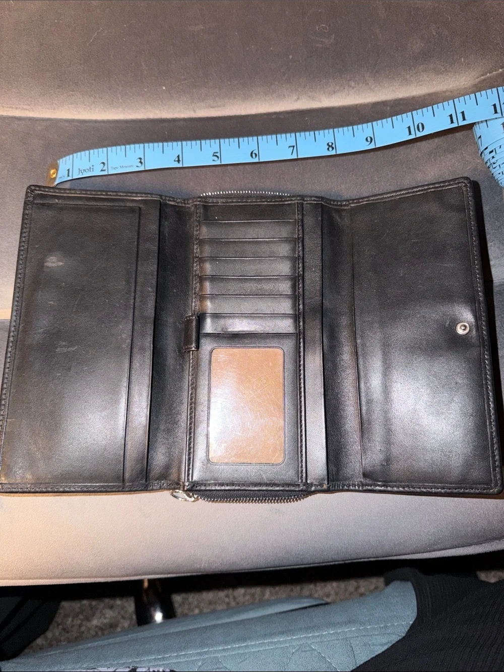 Coach Hampton Leather Trifold Wallet with Contrast Stitching